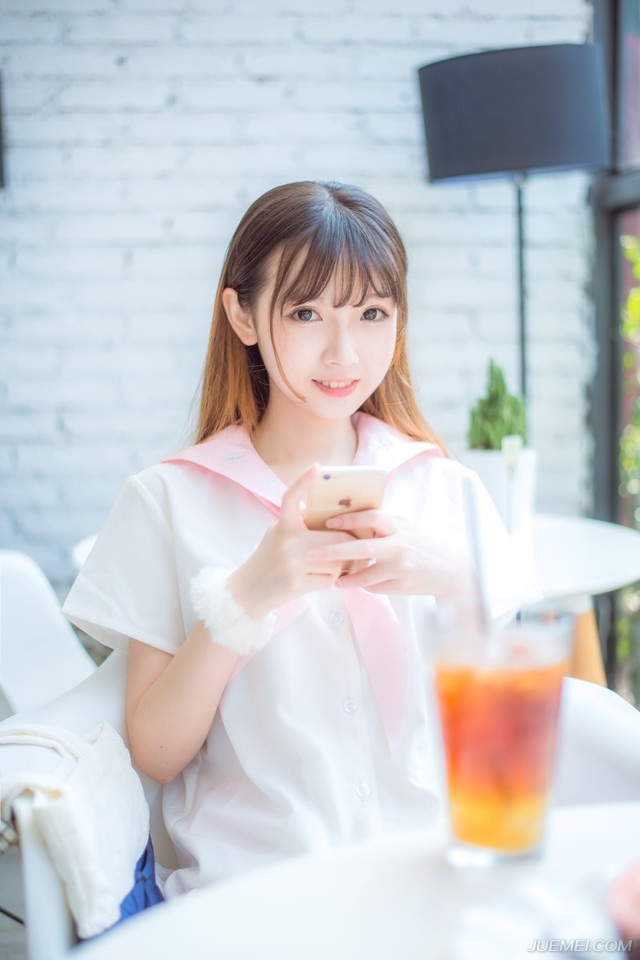 张任在府中来回踱步，咬了咬牙道：“再去打探。”